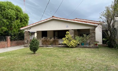 Venta, Chalet 3 dormitorios, 3 baños con piscina, a100 metros del mar, Atlántida