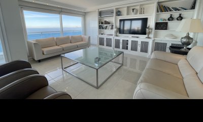 VENTA Espectacular apartamento en primera linea frente al mar. Piso alto, Punta del Este