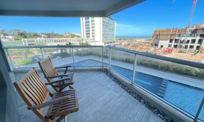 Amplio apartamento de 3 dormitorios en Playa Brava con vista al mar