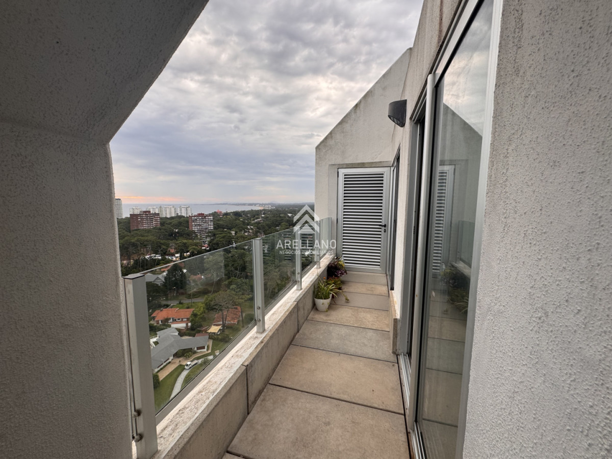 Apartamento ID.6123 - VENTA Apartamento 2 dormitorios Av Roosevelt, piso alto vista al mar