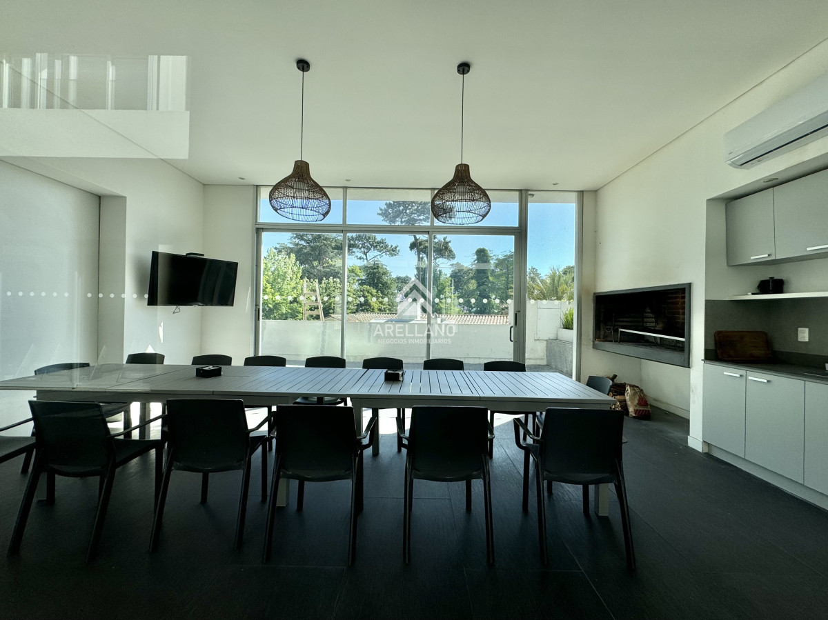 Apartamento ID.6123 - VENTA Apartamento 2 dormitorios Av Roosevelt, piso alto vista al mar