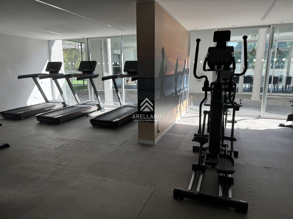 Apartamento ID.6123 - VENTA Apartamento 2 dormitorios Av Roosevelt, piso alto vista al mar