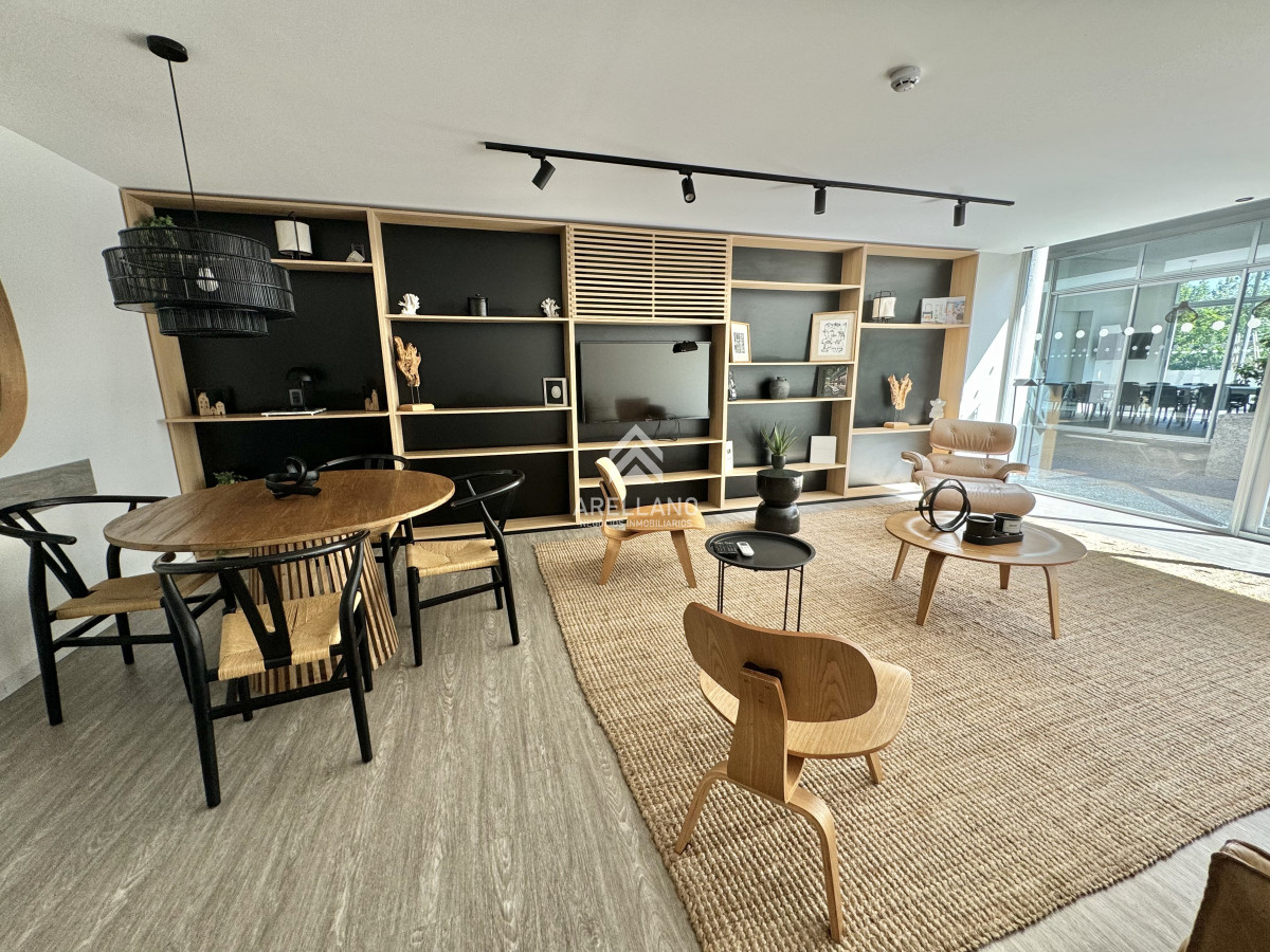 Apartamento ID.6123 - VENTA Apartamento 2 dormitorios Av Roosevelt, piso alto vista al mar