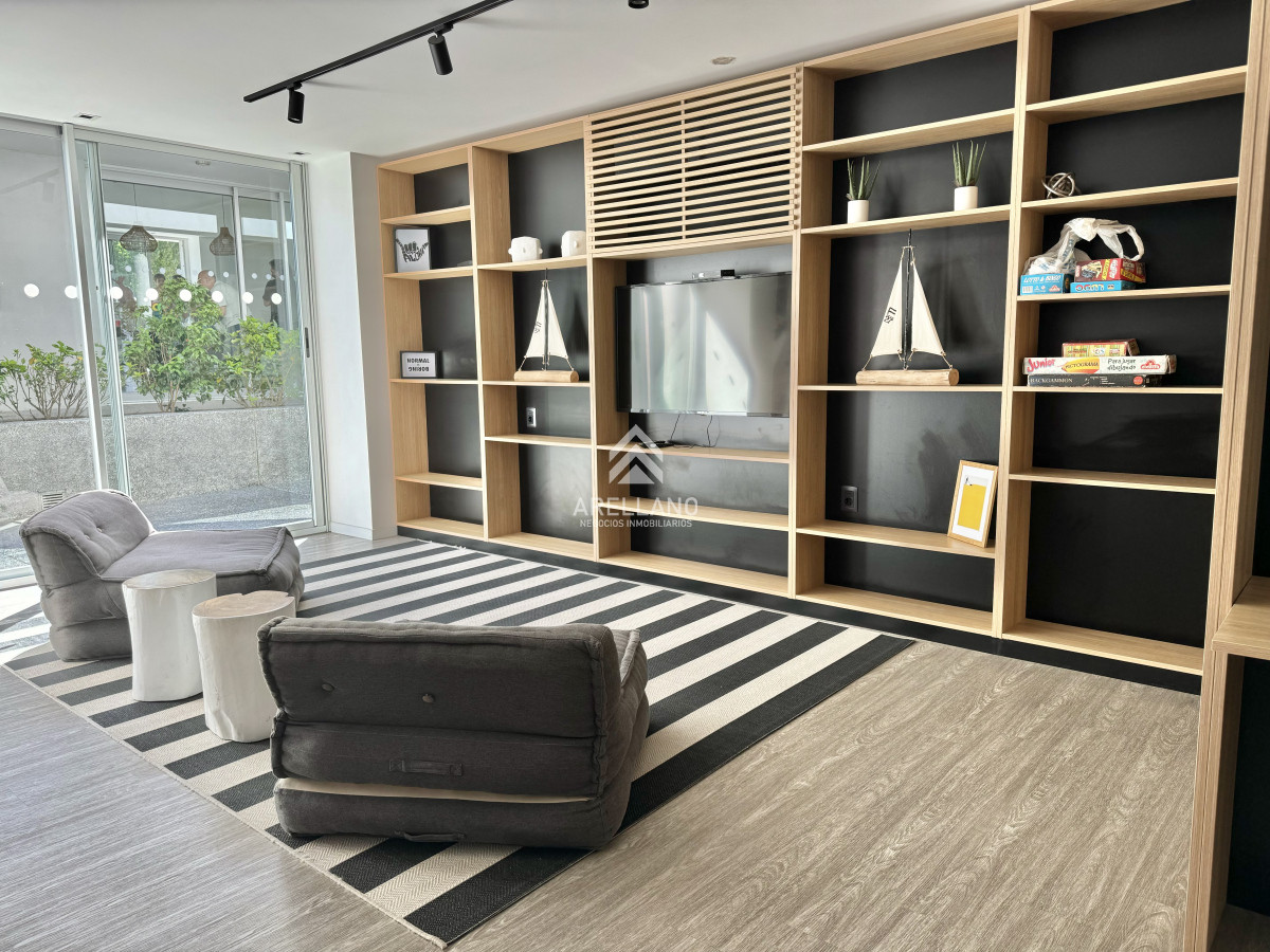 Apartamento ID.6123 - VENTA Apartamento 2 dormitorios Av Roosevelt, piso alto vista al mar