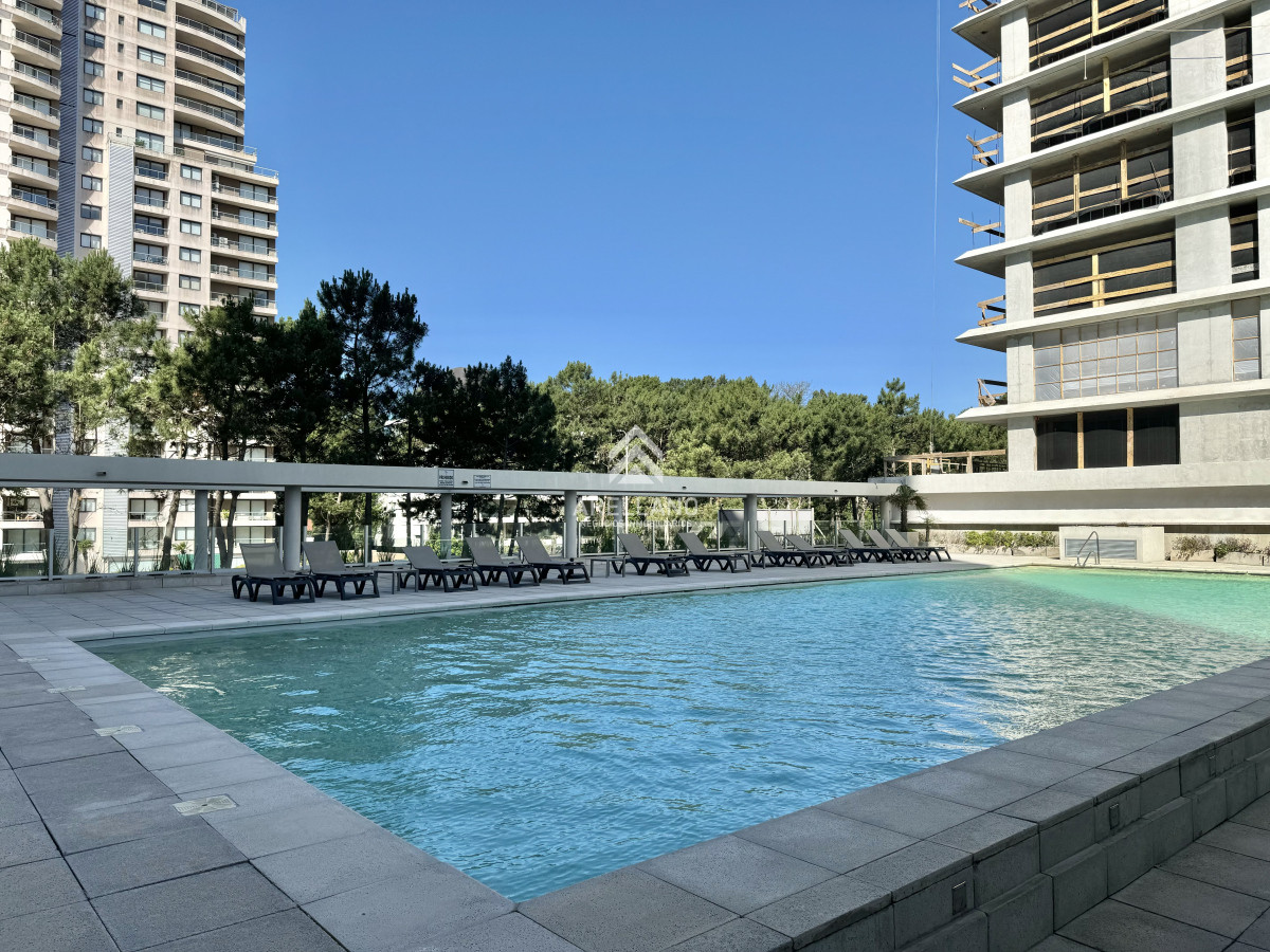 Apartamento ID.6123 - VENTA Apartamento 2 dormitorios Av Roosevelt, piso alto vista al mar