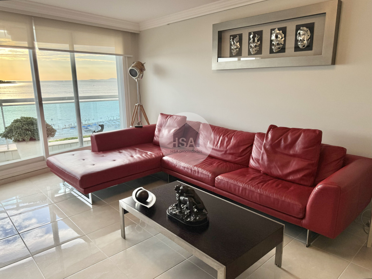 Apartamento ID.623 - OPORTUNIDAD En primera línea frente al mar en playa Mansa, 2 dormitorios en suite