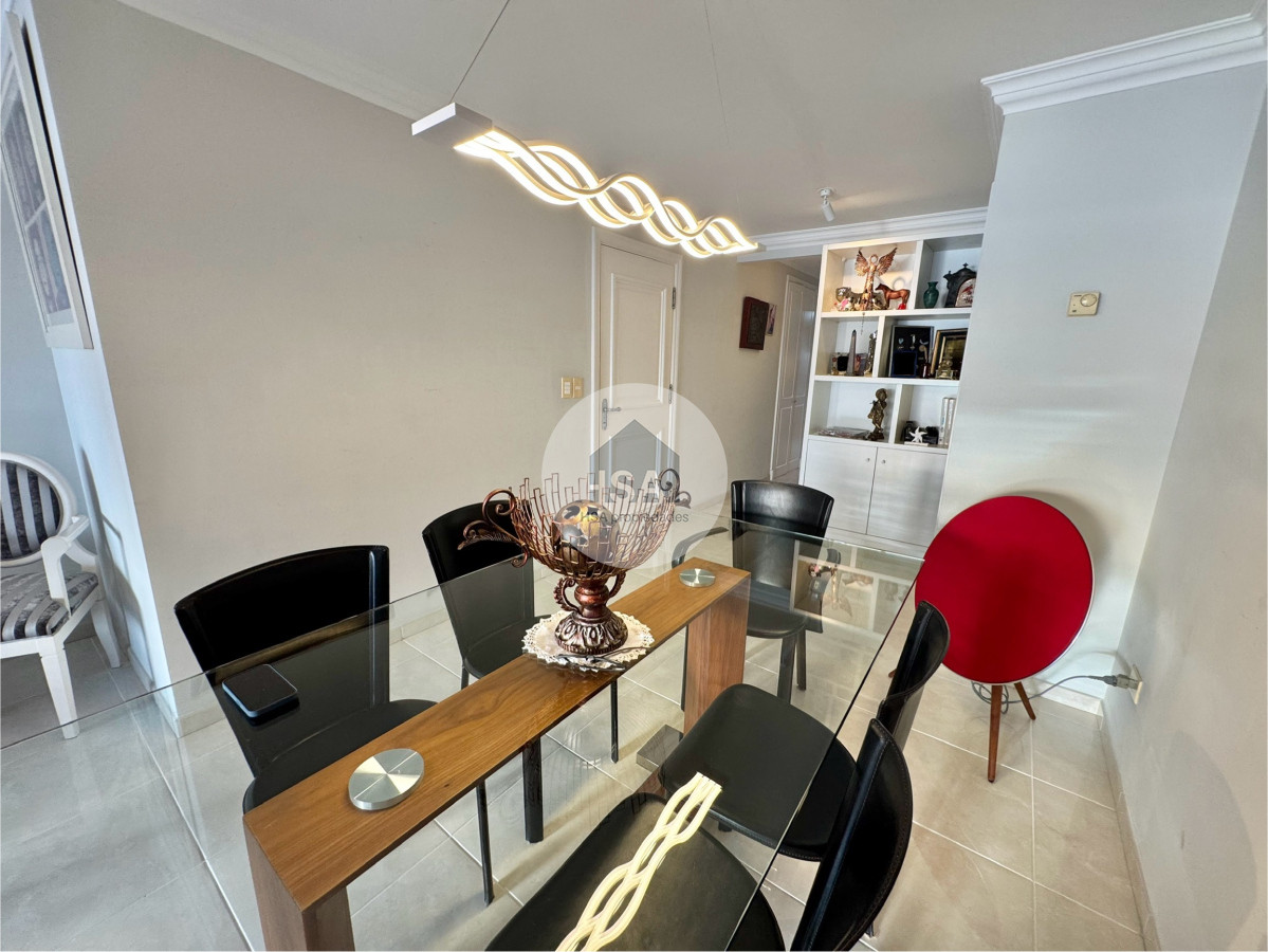 Apartamento ID.623 - OPORTUNIDAD En primera línea frente al mar en playa Mansa, 2 dormitorios en suite