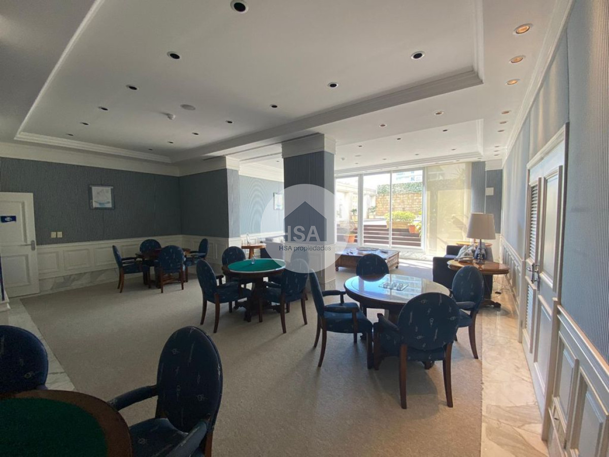 Apartamento ID.623 - OPORTUNIDAD En primera línea frente al mar en playa Mansa, 2 dormitorios en suite
