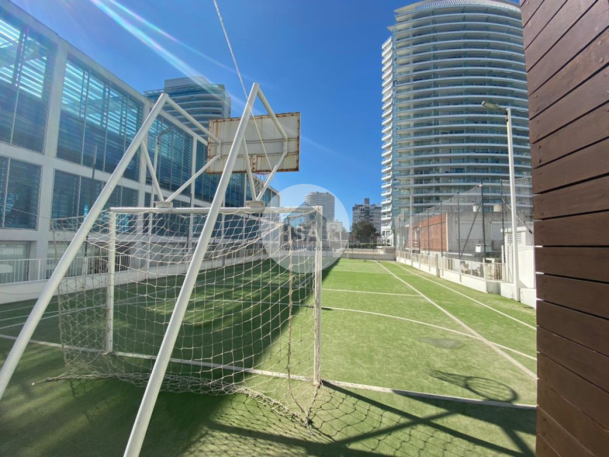 Apartamento ID.623 - OPORTUNIDAD En primera línea frente al mar en playa Mansa, 2 dormitorios en suite