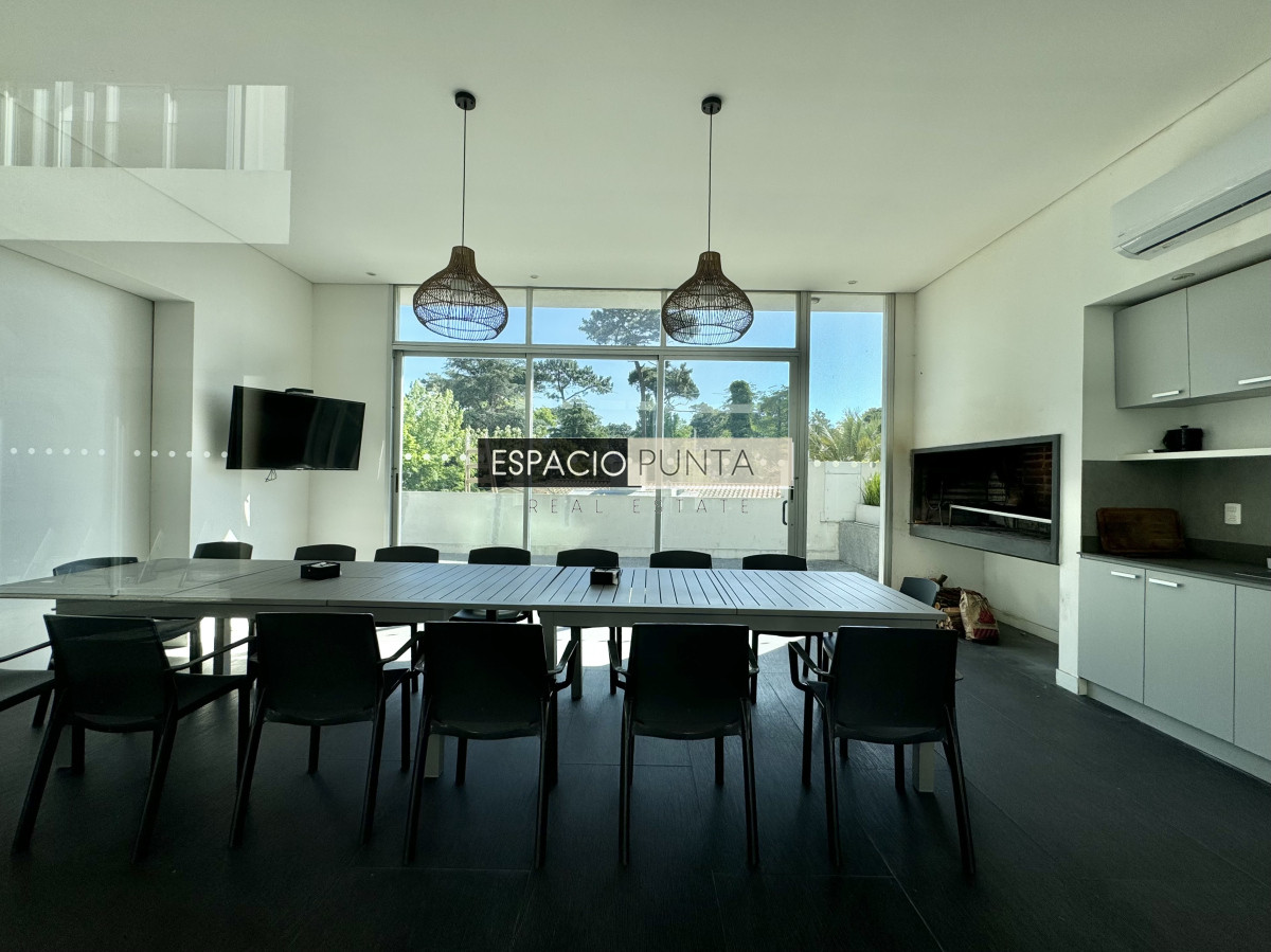 Apartamento ID.4185 - Apartamento 2 dormitorios Av Roosevelt, piso alto vista al mar