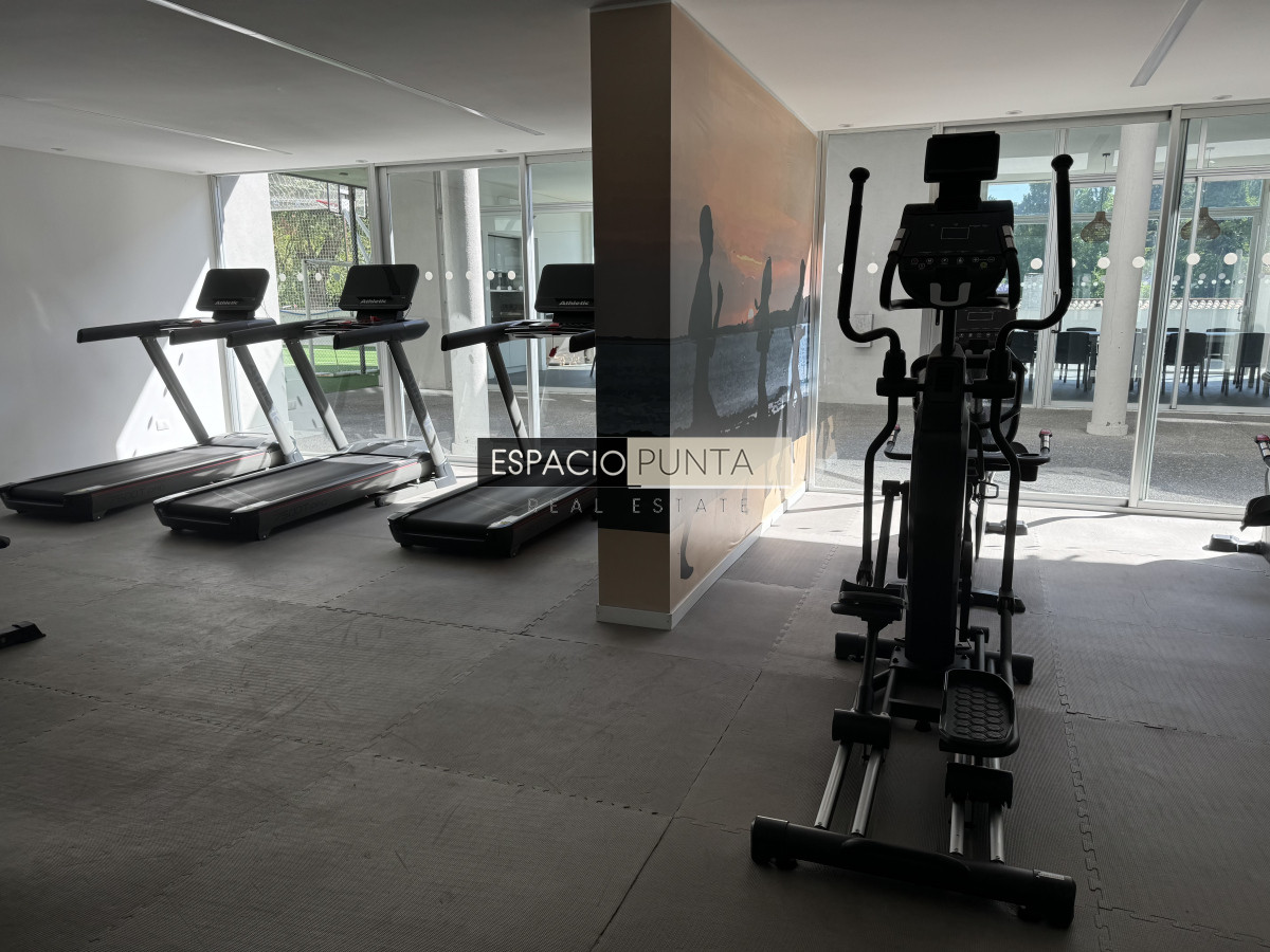 Apartamento ID.4185 - Apartamento 2 dormitorios Av Roosevelt, piso alto vista al mar