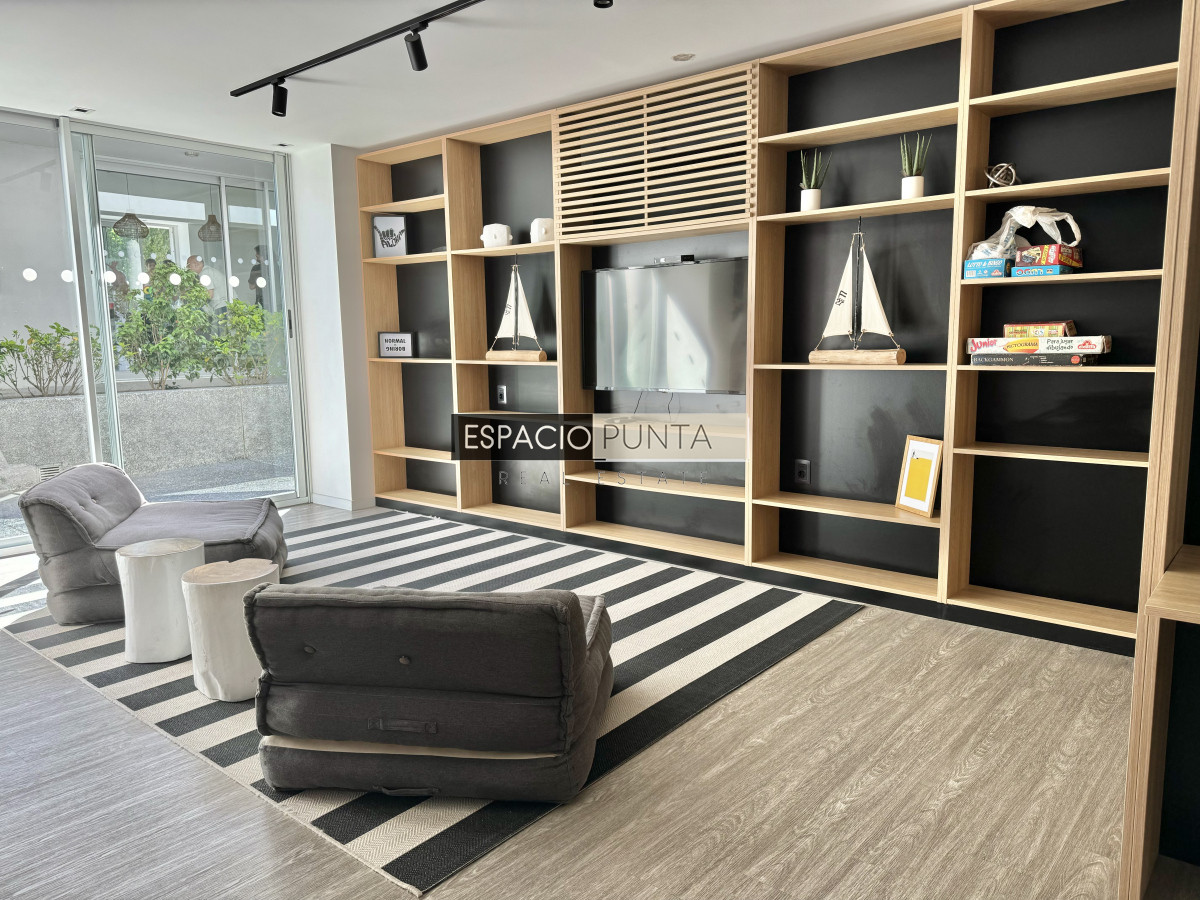 Apartamento ID.4185 - Apartamento 2 dormitorios Av Roosevelt, piso alto vista al mar
