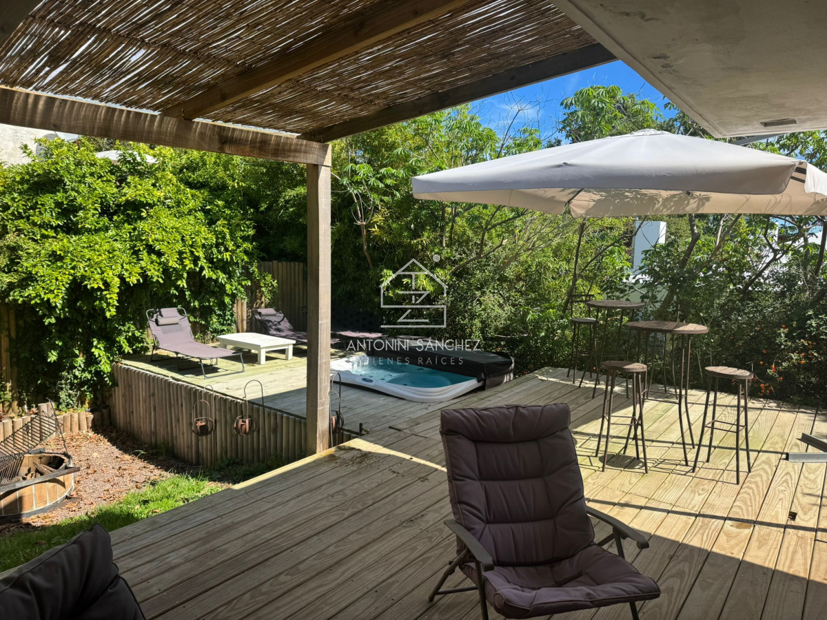 Casa ID.2899 - VENTA Gran casa en Punta Ballena a una cuadra de la playa