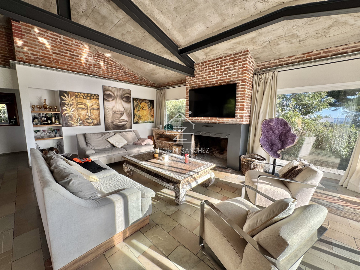 Casa ID.2899 - VENTA Gran casa en Punta Ballena a una cuadra de la playa