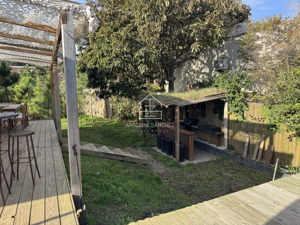 Casa ID.2899 - VENTA Gran casa en Punta Ballena a una cuadra de la playa