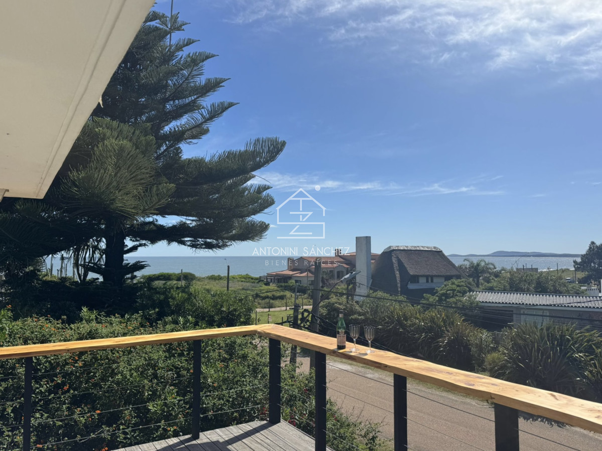 Casa ID.2899 - VENTA Gran casa en Punta Ballena a una cuadra de la playa