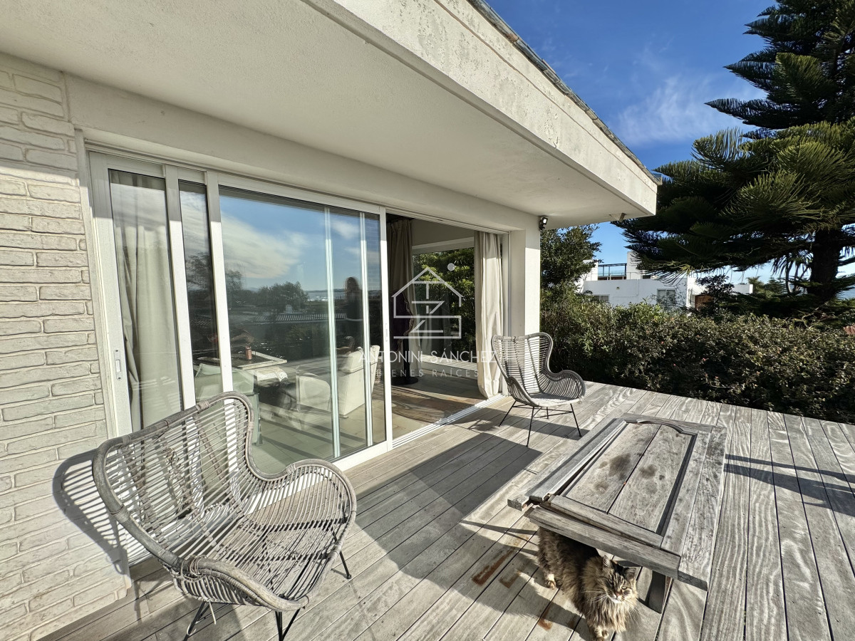 Casa ID.2899 - VENTA Gran casa en Punta Ballena a una cuadra de la playa