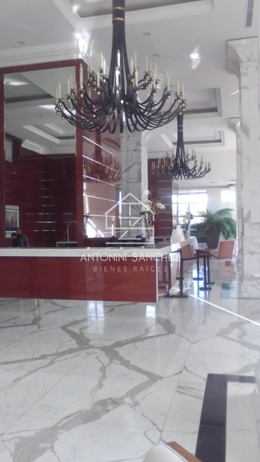 Apartamento ID.2010 - VENTA En primera línea frente al mar en playa Mansa, 2 dormitorios en suite