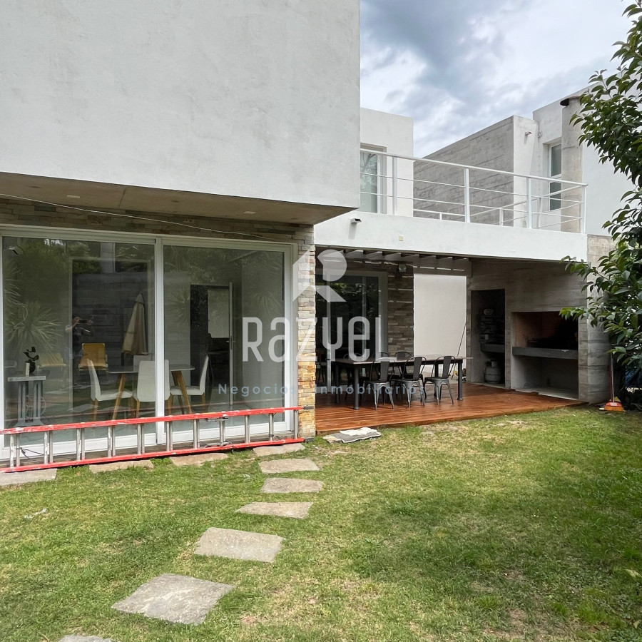 Casa ID.826 - Espectacular casa moderna 3 dormitorios Jardines de Cordoba, Punta del Este