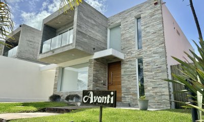 Espectacular casa moderna 3 dormitorios Jardines de Cordoba, Punta del Este