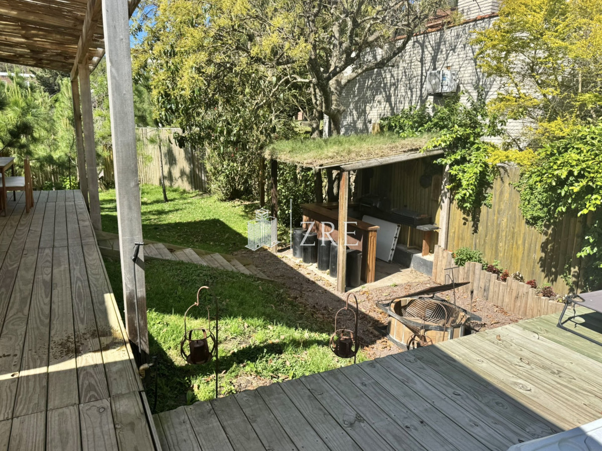 Casa ID.992 - VENTA Gran casa en Punta Ballena a una cuadra de la playa