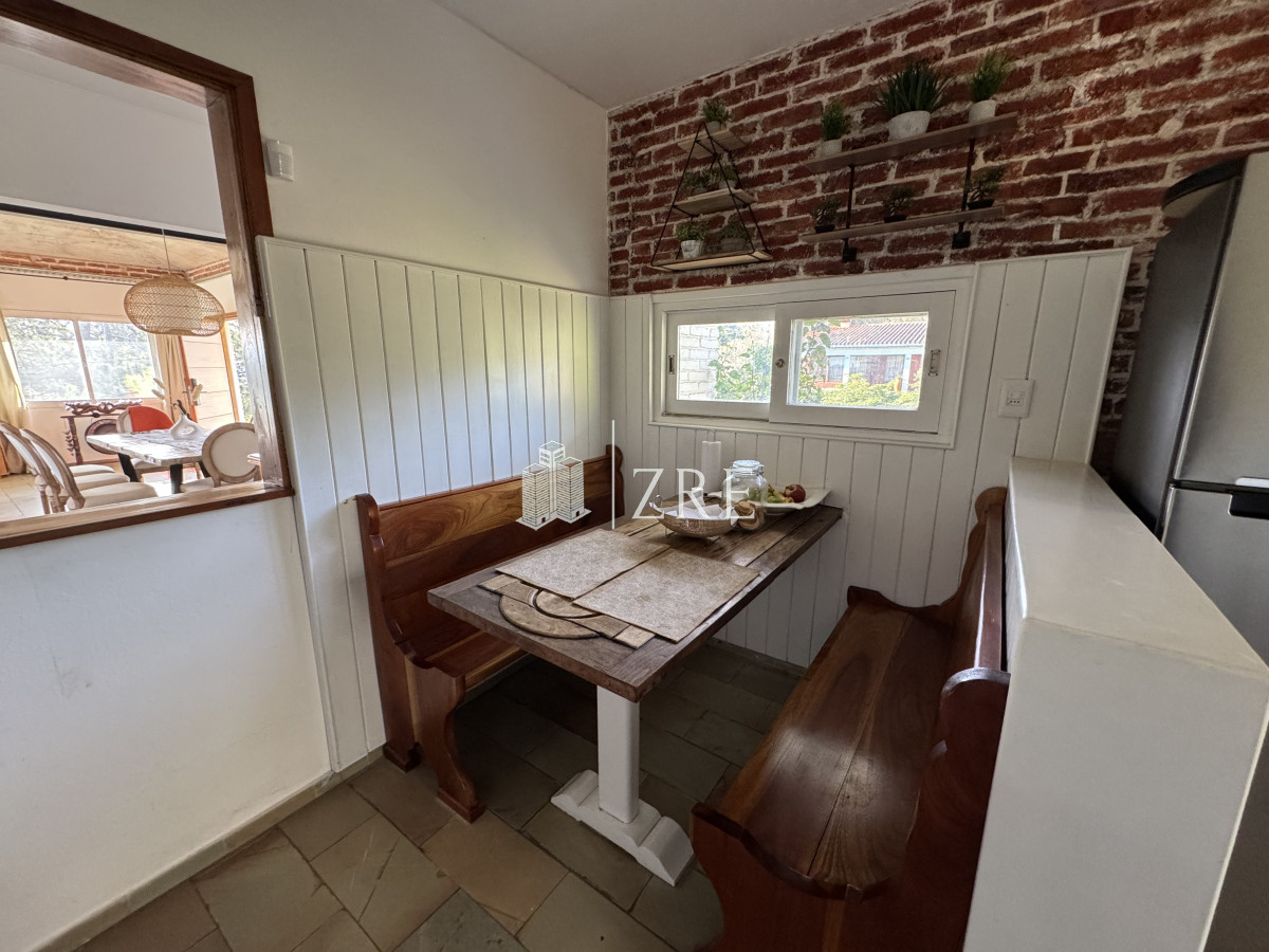 Casa ID.992 - VENTA Gran casa en Punta Ballena a una cuadra de la playa