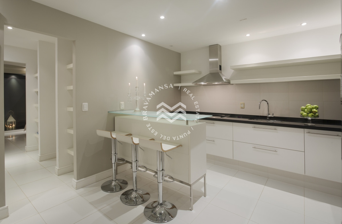 Apartamento ID.149 - Gran apartamento en primera línea parada 32 de Playa Brava