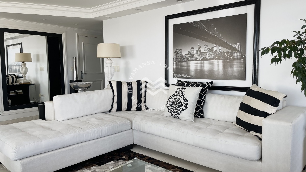Apartamento ID.17 - Hermoso apartamento esquinero en primera línea Punta del Este
