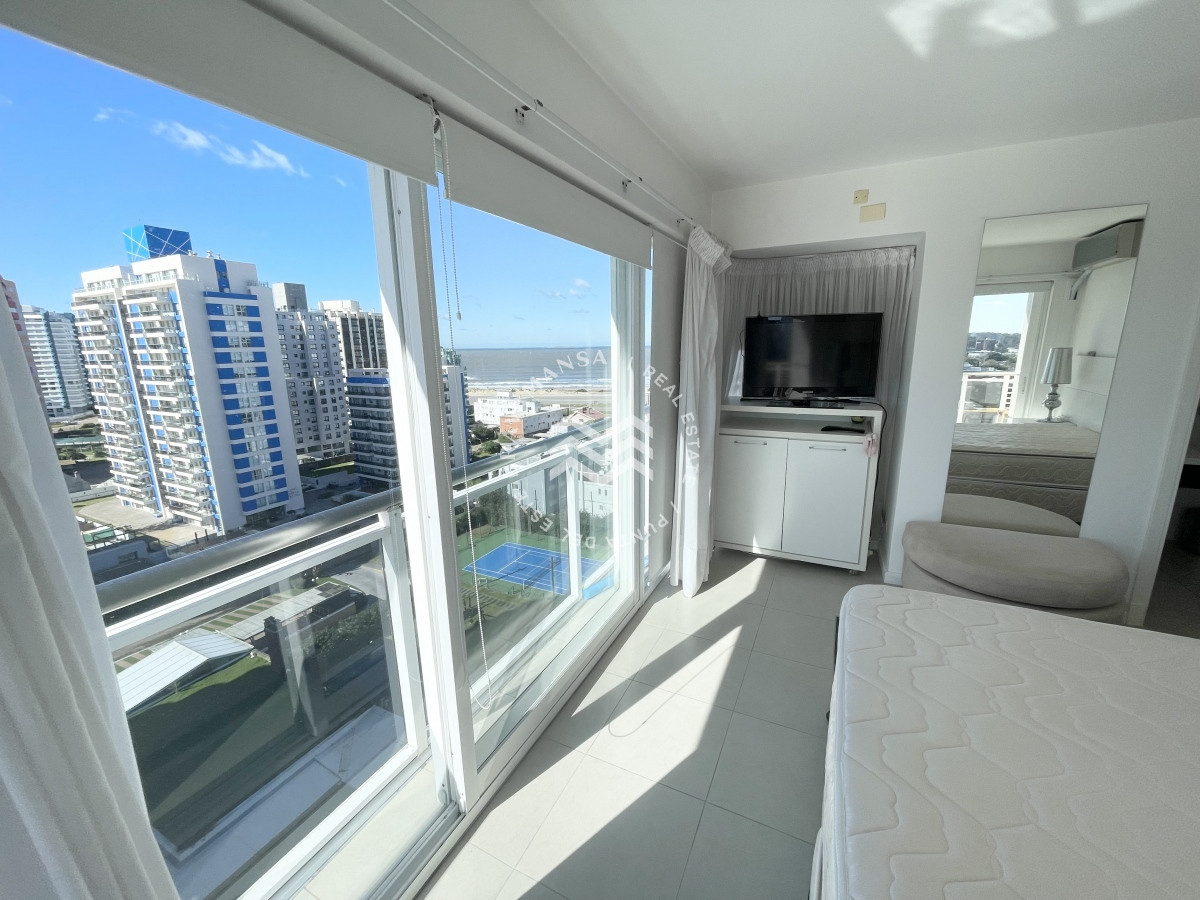 Apartamento ID.63 - VENTA Apto en Punta del Este 3 dormitorios 2 baños. Balcón con parrillero