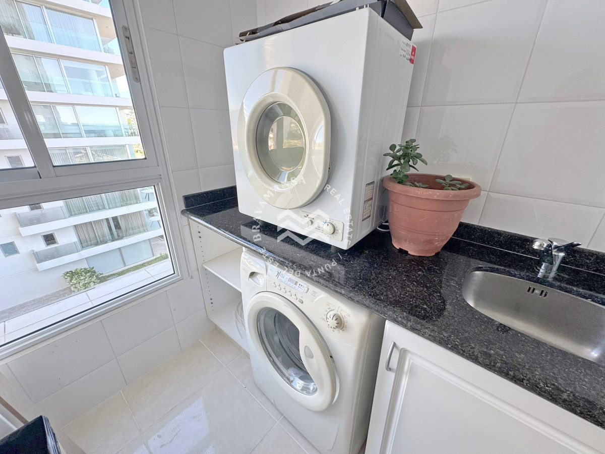 Apartamento ID.701 - VENTA Apartamento 3 dormitorios en excepcional edificio en Playa Mansa