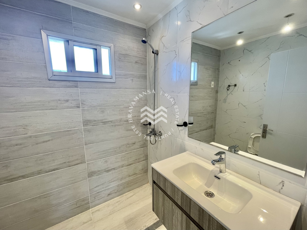 Apartamento ID.230 - VENTA Apartamento Duplex 2 dormitorios, B Altos de la Laguna, Maldonado
