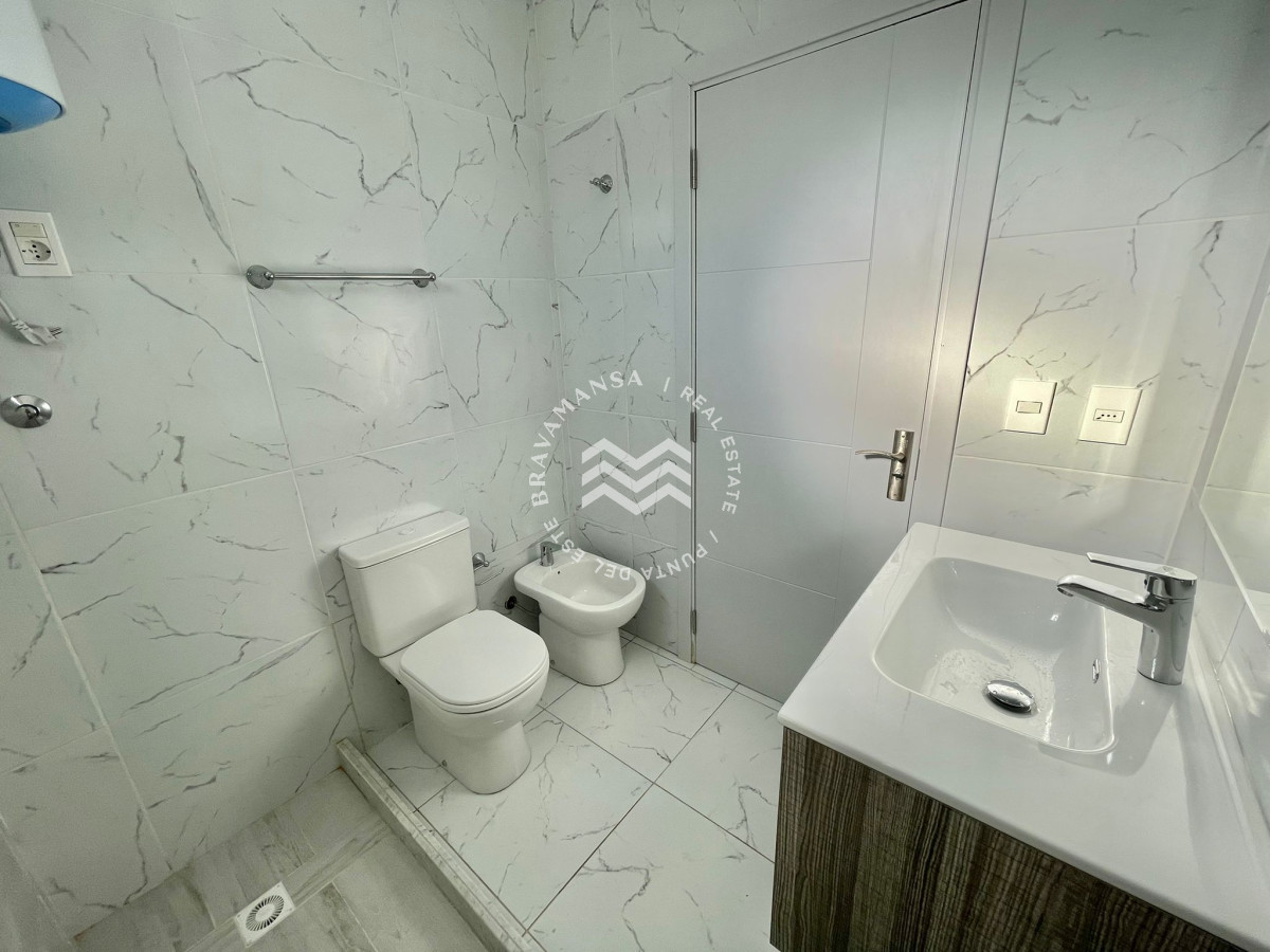 Apartamento ID.131 - ALQUILER ANUAL Duplex 2 dormitorios en Maldonado, Altos de la Laguna