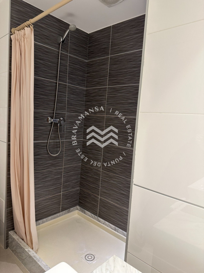 Apartamento ID.175 - ALQUILER DE VERANO 1 dormitorio moderno Torre One Punta del Este
