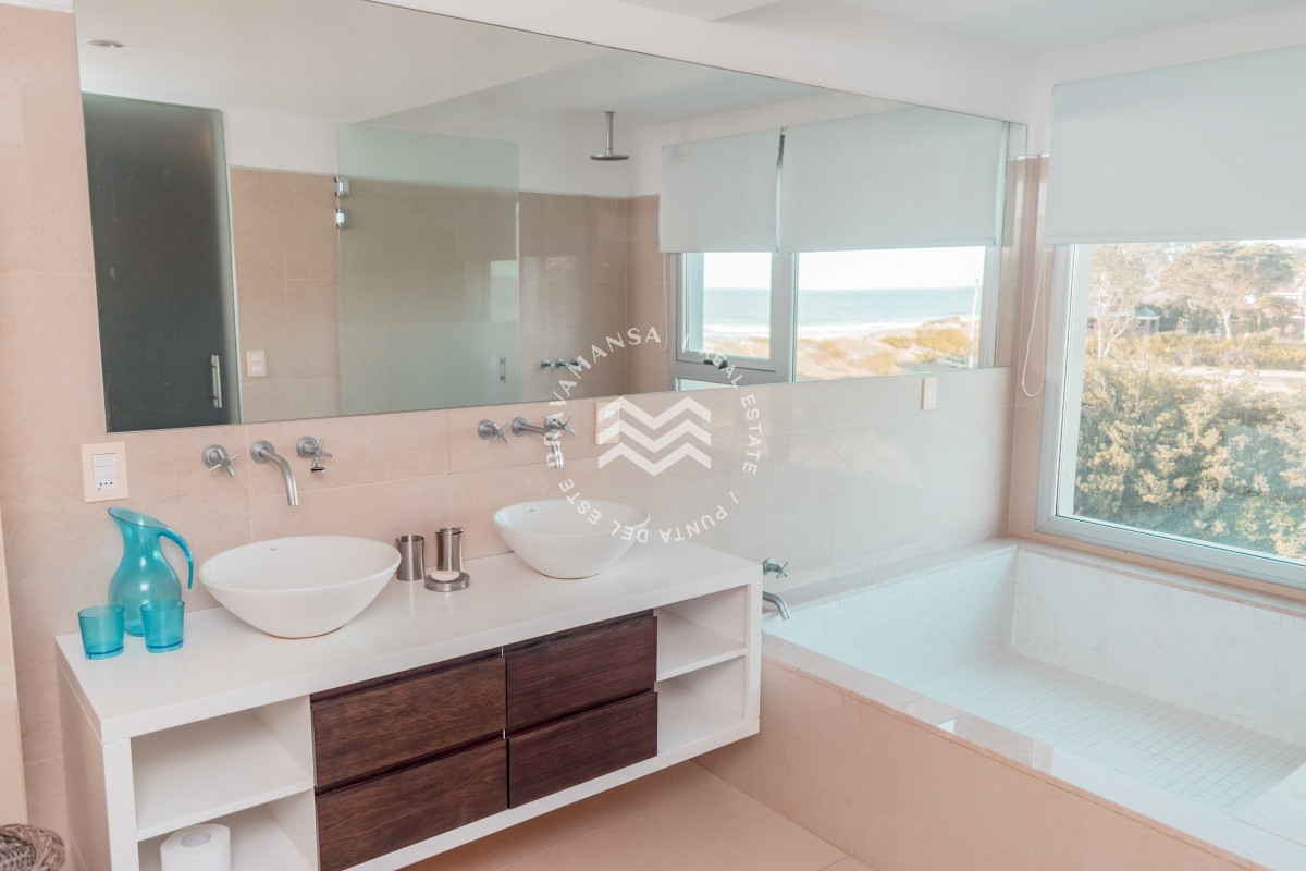 Apartamento ID.358 - ALQUILER TEMPORADA Exclusivo apartamento en Playa Brava, piso entero 3 dormitorios