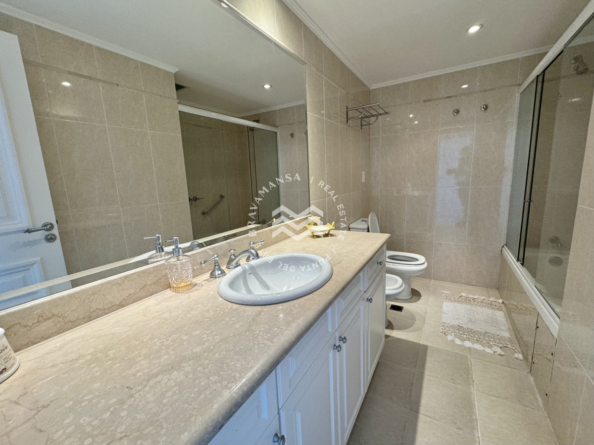 Apartamento ID.287 - Alquiler Anual 3 dormitorios y servicio frente al mar. Torre premium