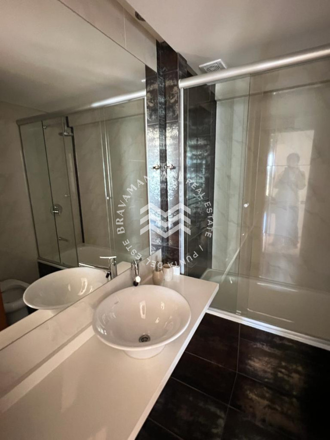 Apartamento ID.100 - ALQUILER INVERNAL 2 dormitorios Playa Mansa con vista al mar!