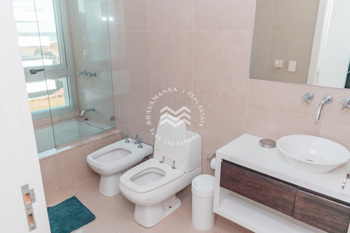 Apartamento ID.358 - ALQUILER TEMPORADA Exclusivo apartamento en Playa Brava, piso entero 3 dormitorios