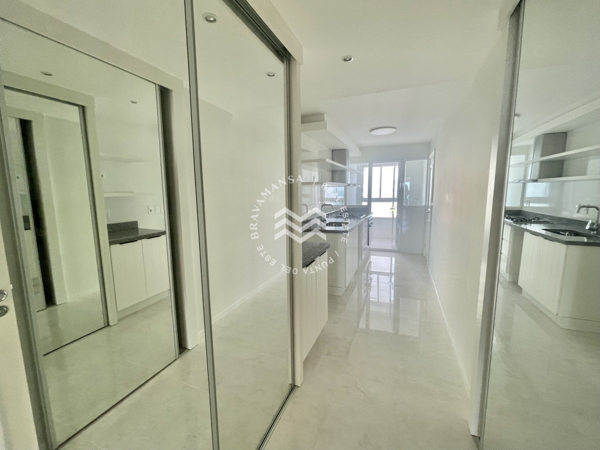 Apartamento ID.147 - Millenium Tower. Apartamento 3 dormitorios en suite reciclado en primera línea Playa Mansa