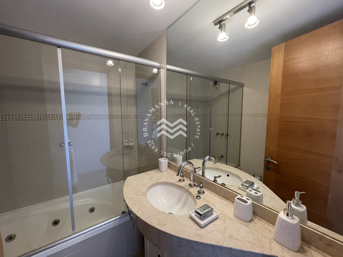Apartamento ID.104 - ALQUILER TEMPORADA 2 dormitorios Playa Mansa frente al mar