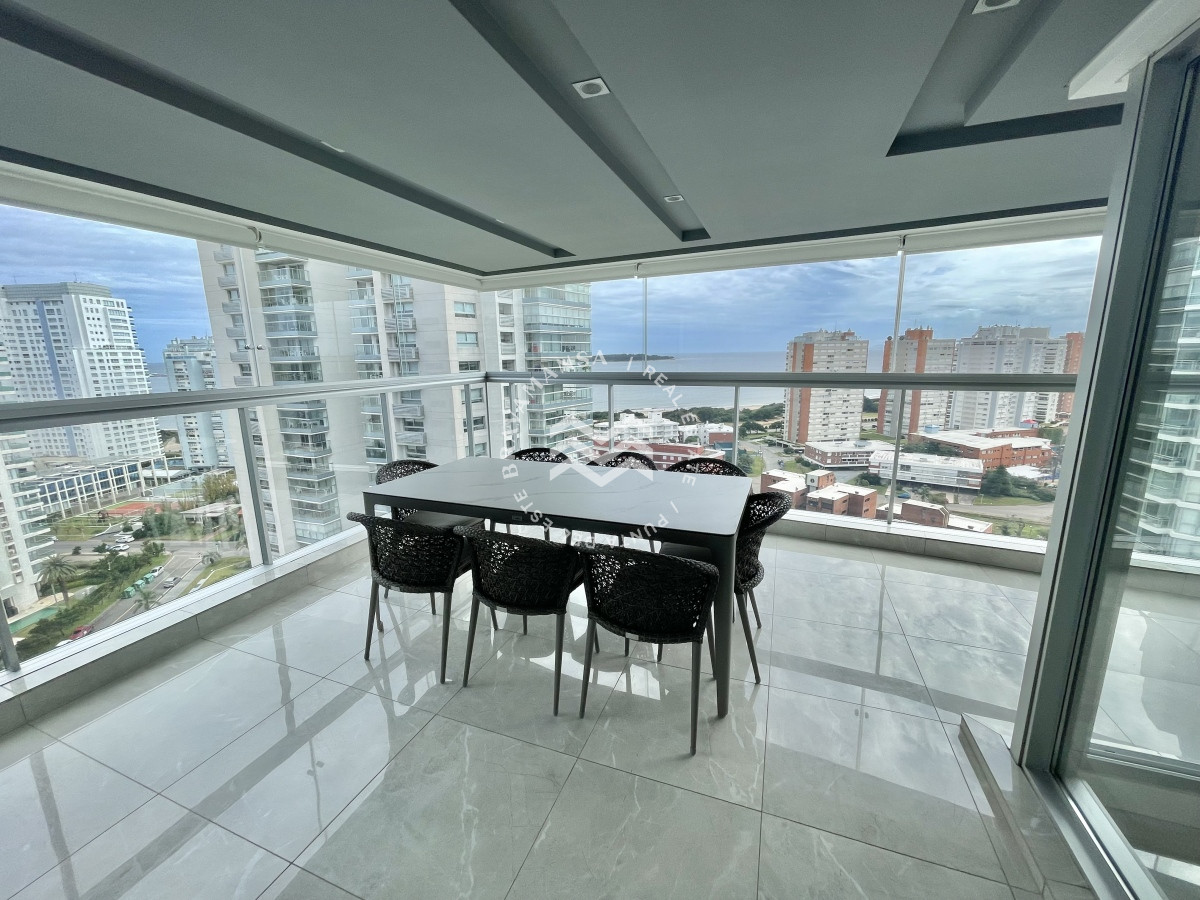 Apartamento ID.258 - Hermoso apartamento 3 dormitorios y servicio disponible en alquiler! Playa Mansa, frente al mar
