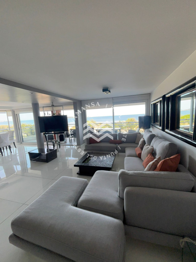 Apartamento ID.640 - VENTA 3 dormitorios ensuite, esquinero primera línea Playa Mansa