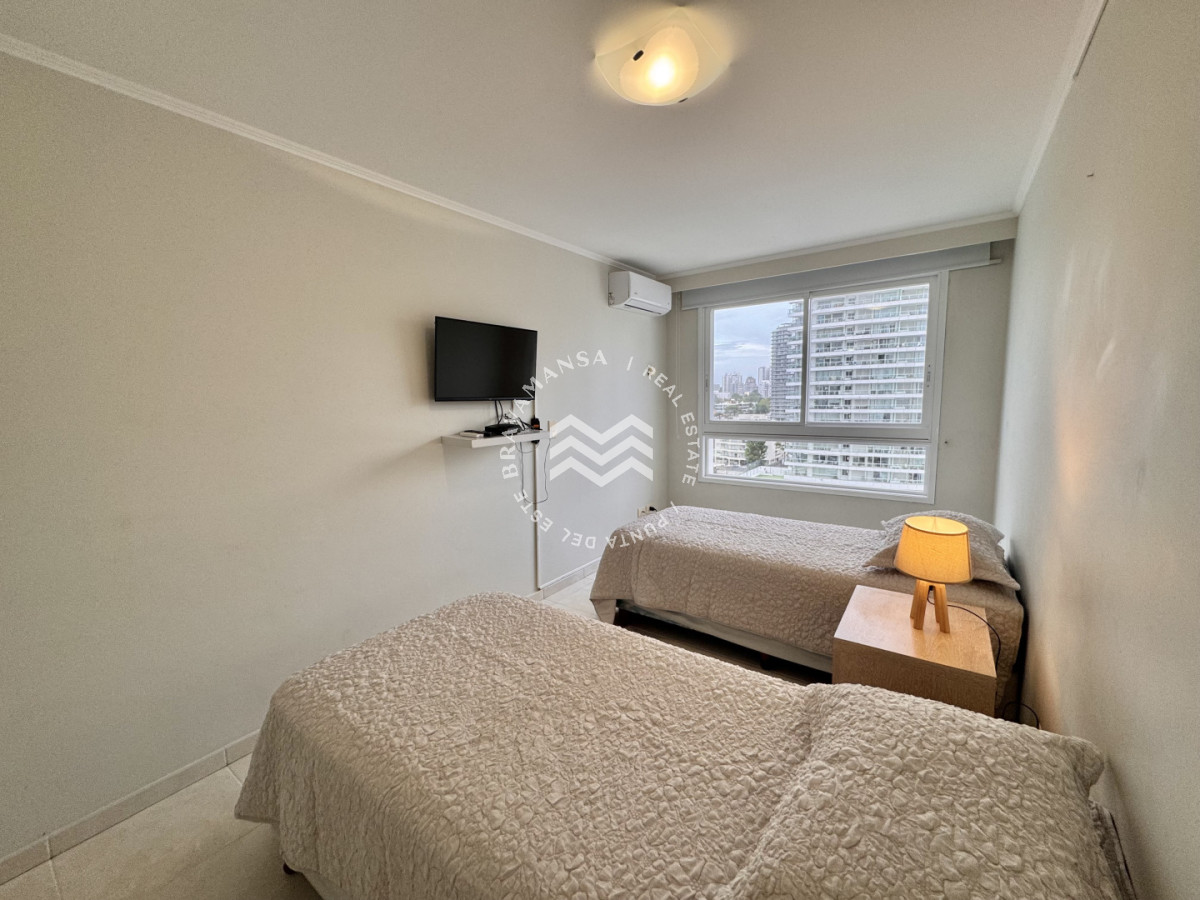 Apartamento ID.370 - Millenium Tower Primera linea Playa Mansa, 2 dormitorios ensuite