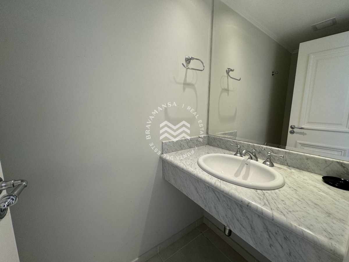 Apartamento ID.287 - Alquiler Anual 3 dormitorios y servicio frente al mar. Torre premium