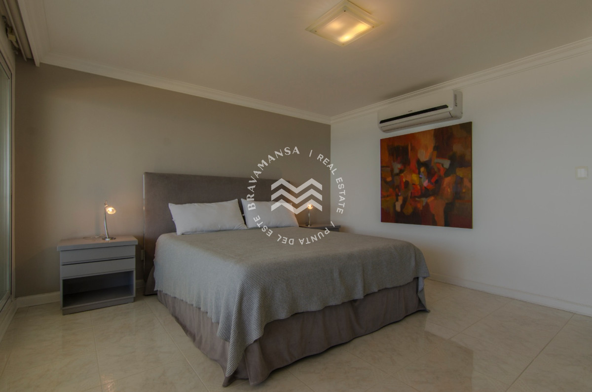 Apartamento ID.564 - Maravilloso Penthouse duplex 5 dormitorios, primera línea Playa Mansa