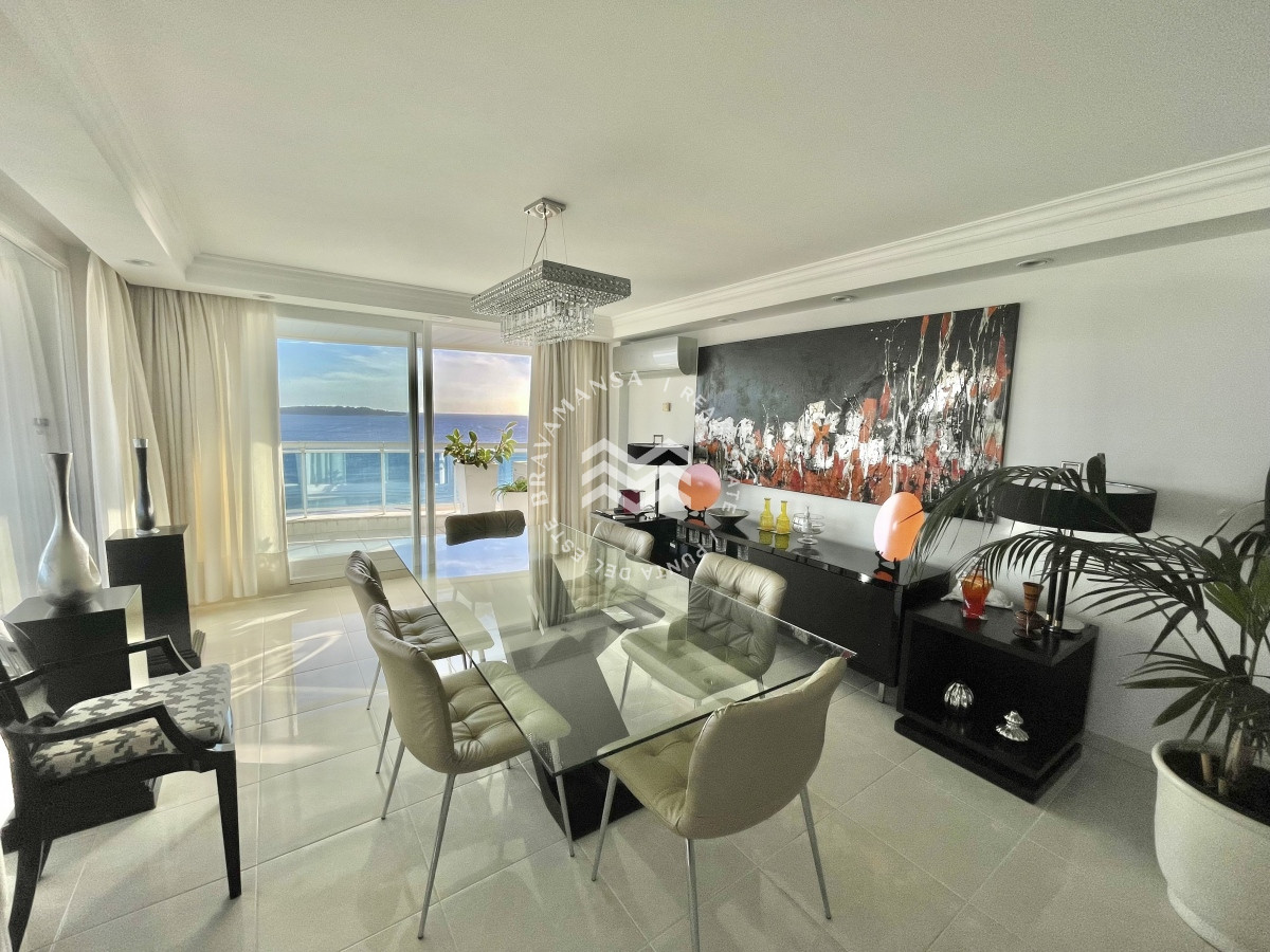Apartamento ID.17 - Hermoso apartamento esquinero en primera línea Punta del Este