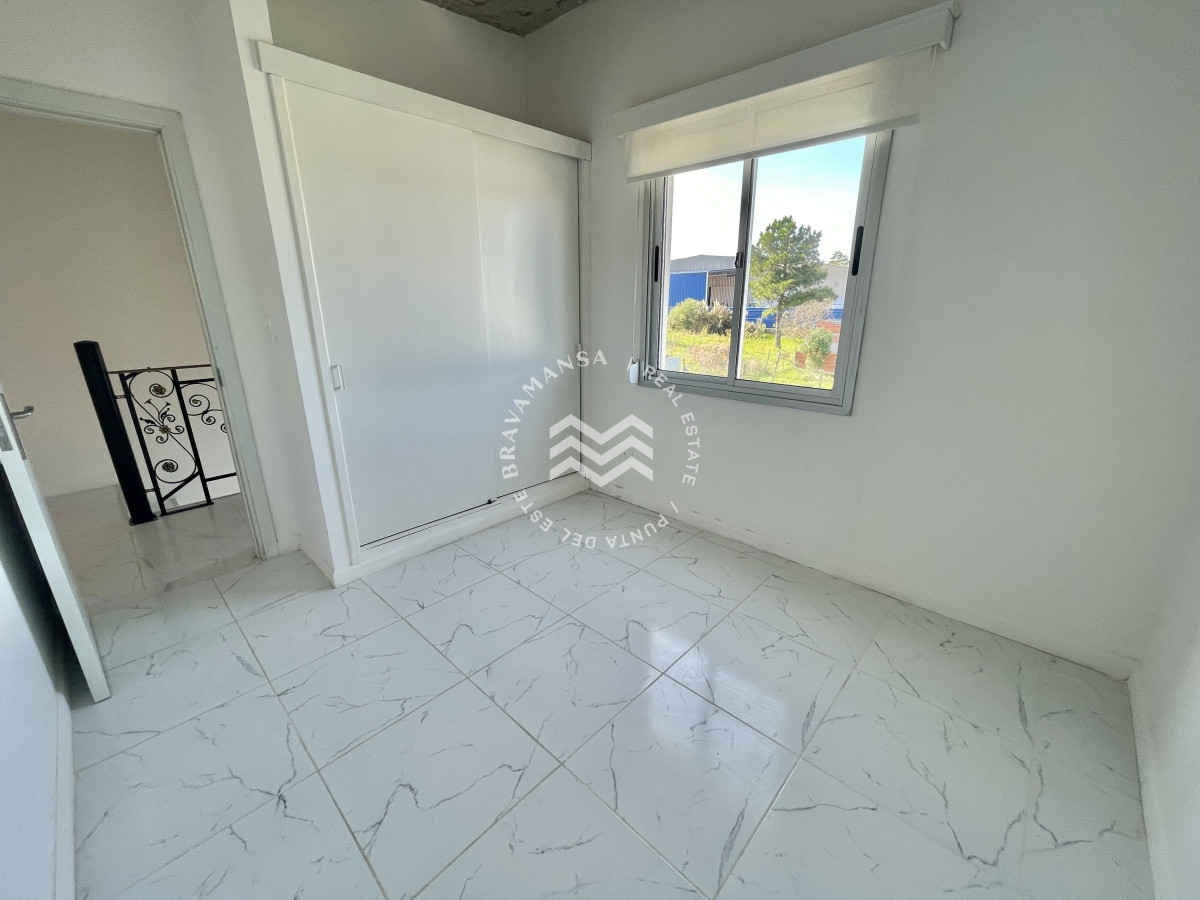 Apartamento ID.230 - VENTA Apartamento Duplex 2 dormitorios, B Altos de la Laguna, Maldonado
