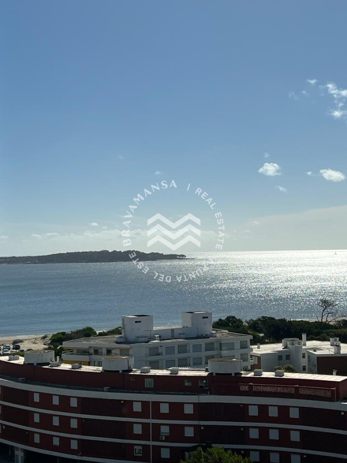 Apartamento ID.100 - ALQUILER INVERNAL 2 dormitorios Playa Mansa con vista al mar!