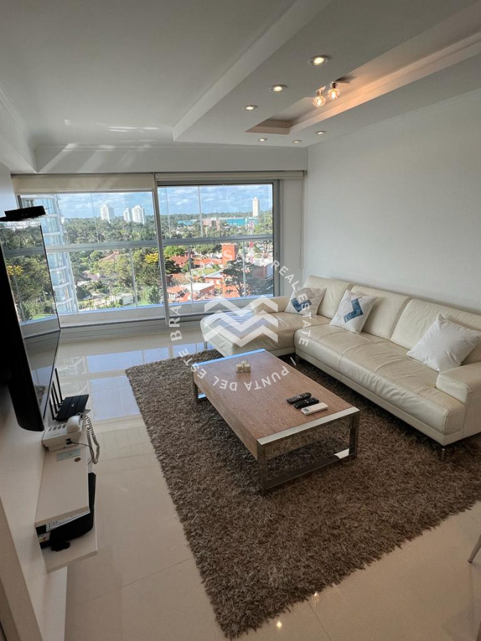 Apartamento ID.100 - ALQUILER INVERNAL 2 dormitorios Playa Mansa con vista al mar!