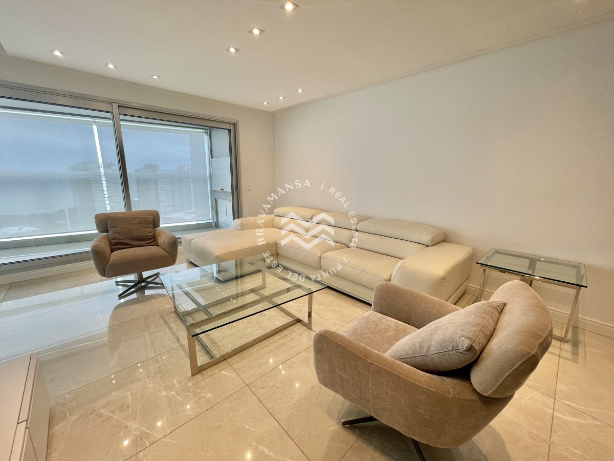Apartamento ID.258 - Hermoso apartamento 3 dormitorios y servicio disponible en alquiler! Playa Mansa, frente al mar
