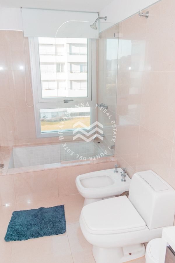 Apartamento ID.358 - ALQUILER TEMPORADA Exclusivo apartamento en Playa Brava, piso entero 3 dormitorios